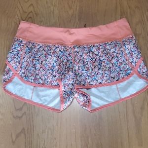🍋Lululemon🍋 2in inseam shorts sz8